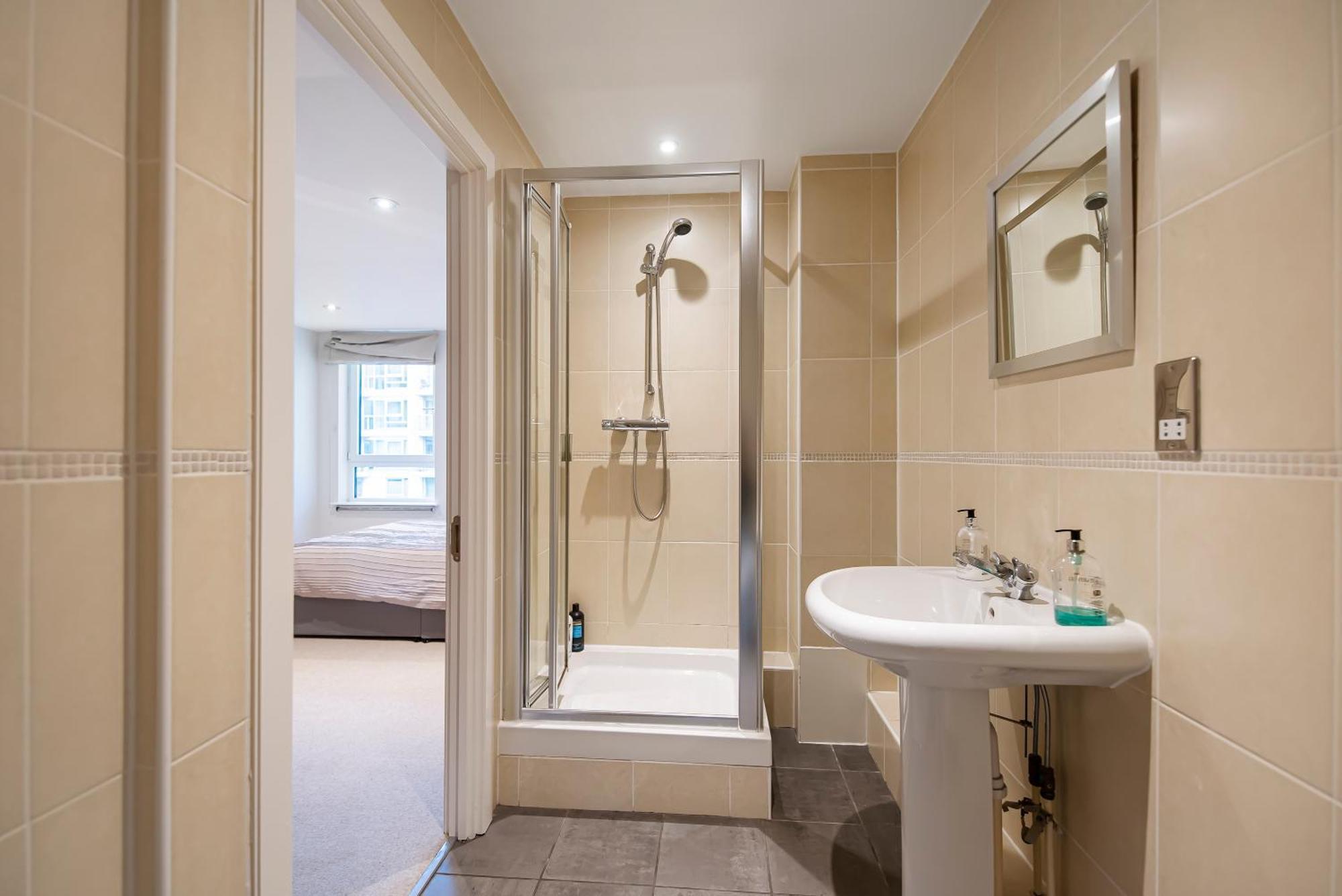 Modern 2 Bedroom 2 Bath Apartment With River View London Exterior photo